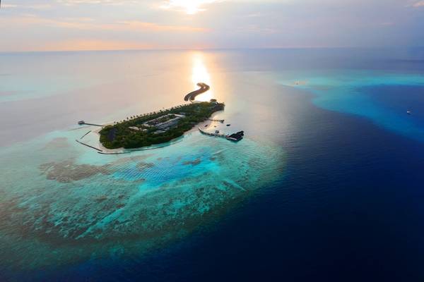 Hurawalhi Island Resort, Malediven, Sunset Drohnenaufnahme von Steffen Abel