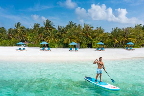 Naladhu_Private_Island_Maldives_Beach_Stand_Up_Paddleboarding