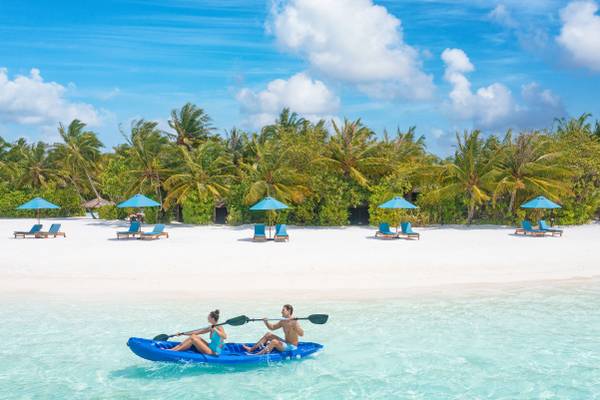 Naladhu_Private_Island_Maldives_Beach_Two_Guests_Kayaking