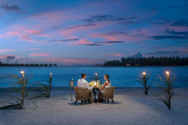 Naladhu_Private_Island_Maldives_Restaurant_Intimate_Dining_Sunset