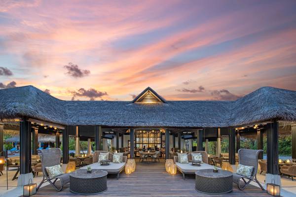 Naladhu_Private_Island_Maldives_Restaurant_The_Living_Room(1)