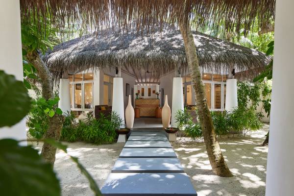NH_Maldives_Kuda_Rah_Resort_Spa_Entry(1)