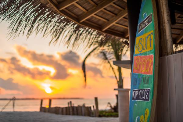 Niyama_Private_Islands_Maldives_Restaurant_Surf_Shack_Sunset_Time