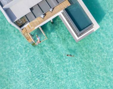 Alila Kothaifaru Maldives, Malediven, Lagoon Overwater Pool Villa, Terrasse