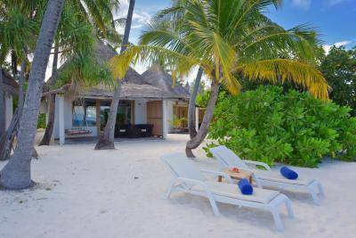 Angaga_Island_Resort_Spa_Superior_Beach_Bungalow__Strand