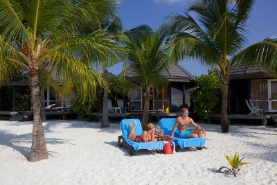 Kuredu_Resort_Malediven_Strandvilla_mit_Jacuzzi_4