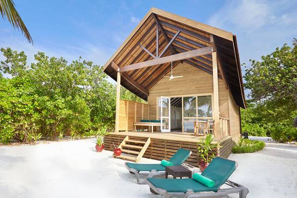 Kuredu Island Resort, Malediven, Deluxe Beach Villa, Außenansicht