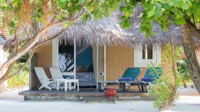 Kuredu_Resort_Maldives_Strandbungalow_4
