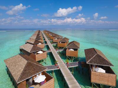Meeru_Island_Jacuzzi_Water_Villa_2