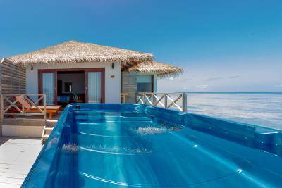 Pool_Jacuzzi_Water_Villa_Cocogiri _Island_Resort_1