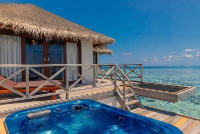 Coconut_Island_Resort_Maldives_Standard_Jacuzzi_Water_Villa_9
