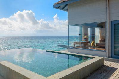 1_AC_HPIM_Overwater_Villa_Private_Pool_1