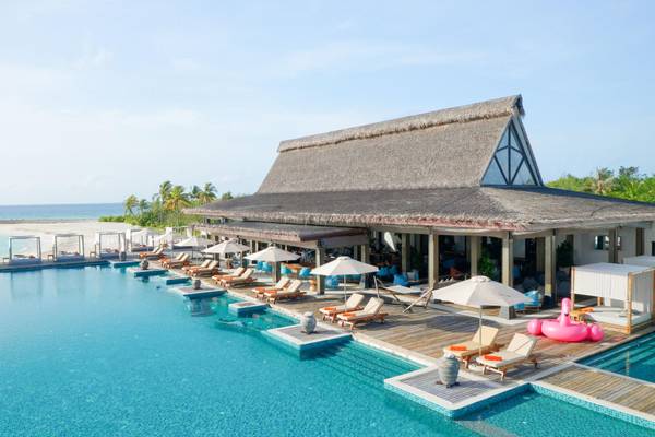 Grand_Park_Kodhipparu_Island_Pool_Bar