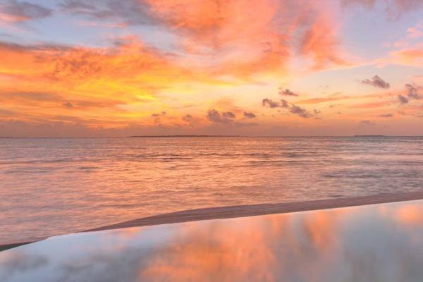 Pool bei Dämmerung, Soneva Jani, Maldives