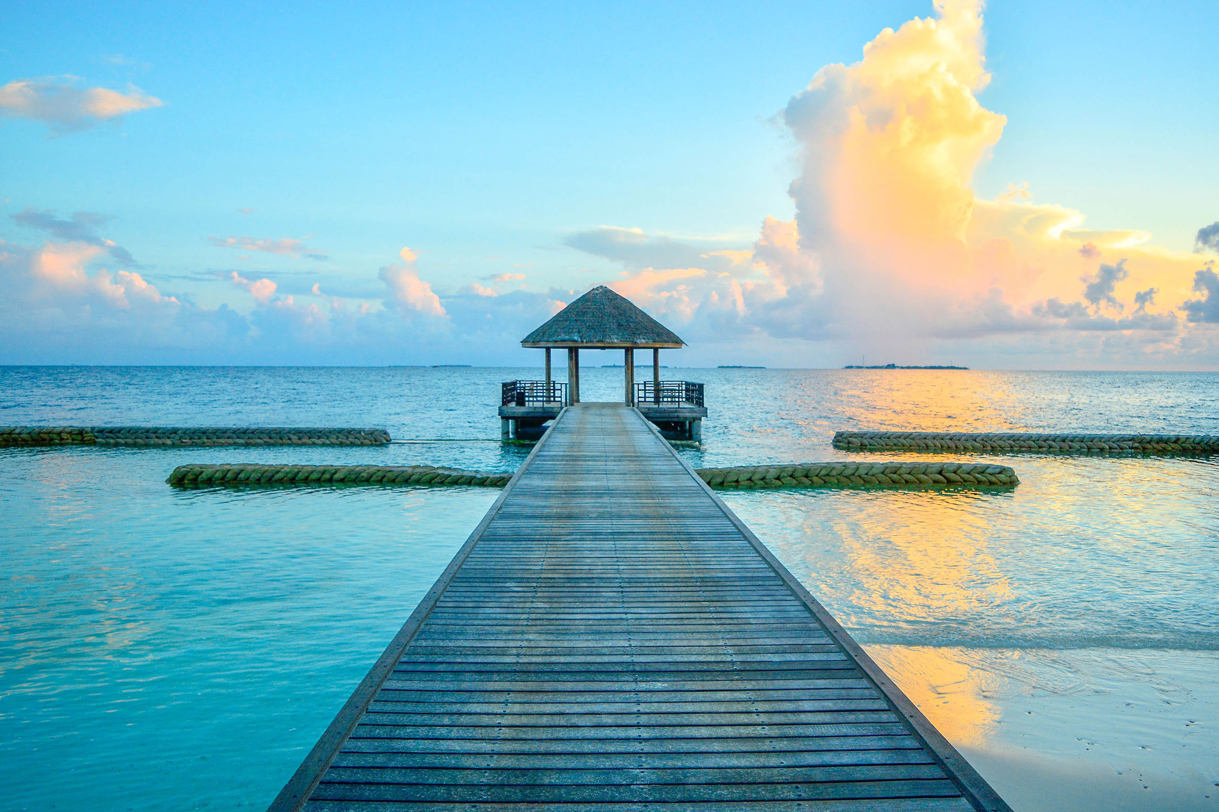 NH_Maldives_Kuda_Rah_Resort_Jetty_Sunset